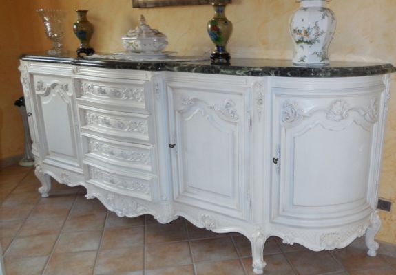 meuble louis XV avec marbre relooké en blanc vieilli